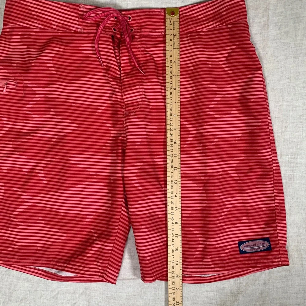 Vineyard Vines Board Shorts Mens 35 Red Striped Shark Excellent Performance Swim